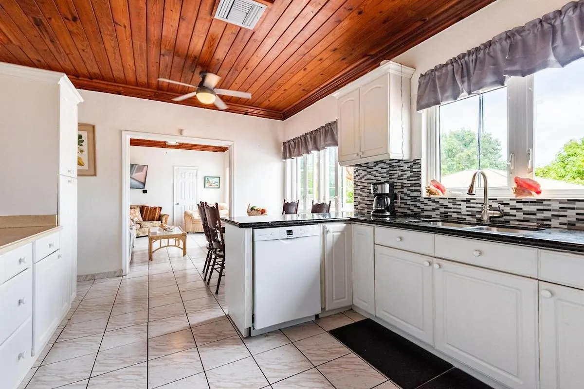 Seaside Paradise Spacious Home With Seven Bedroom - Steps To Sea! Nassau 0*,
