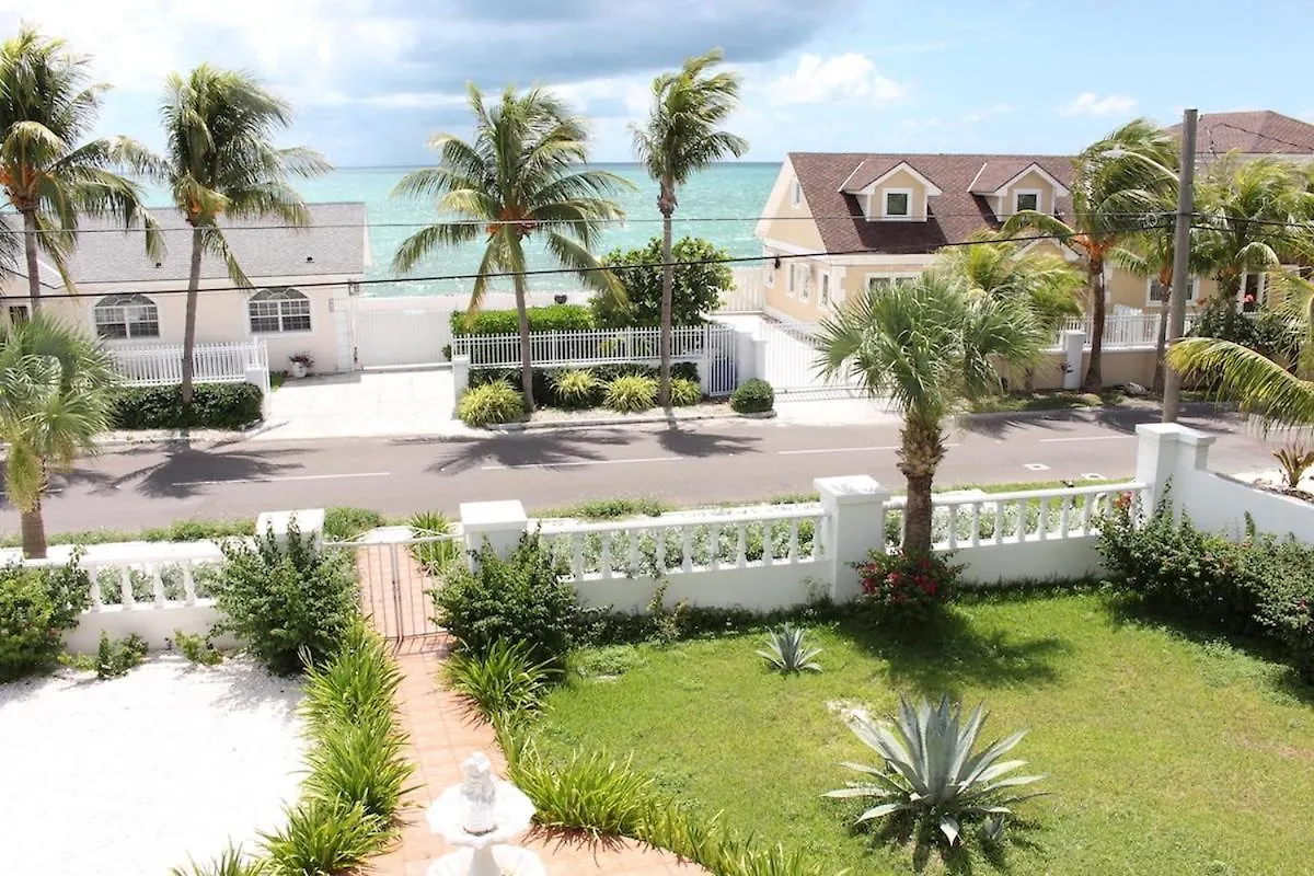 Feriehus Seaside Paradise Spacious Home With Seven Bedroom - Steps To Sea! Nassau