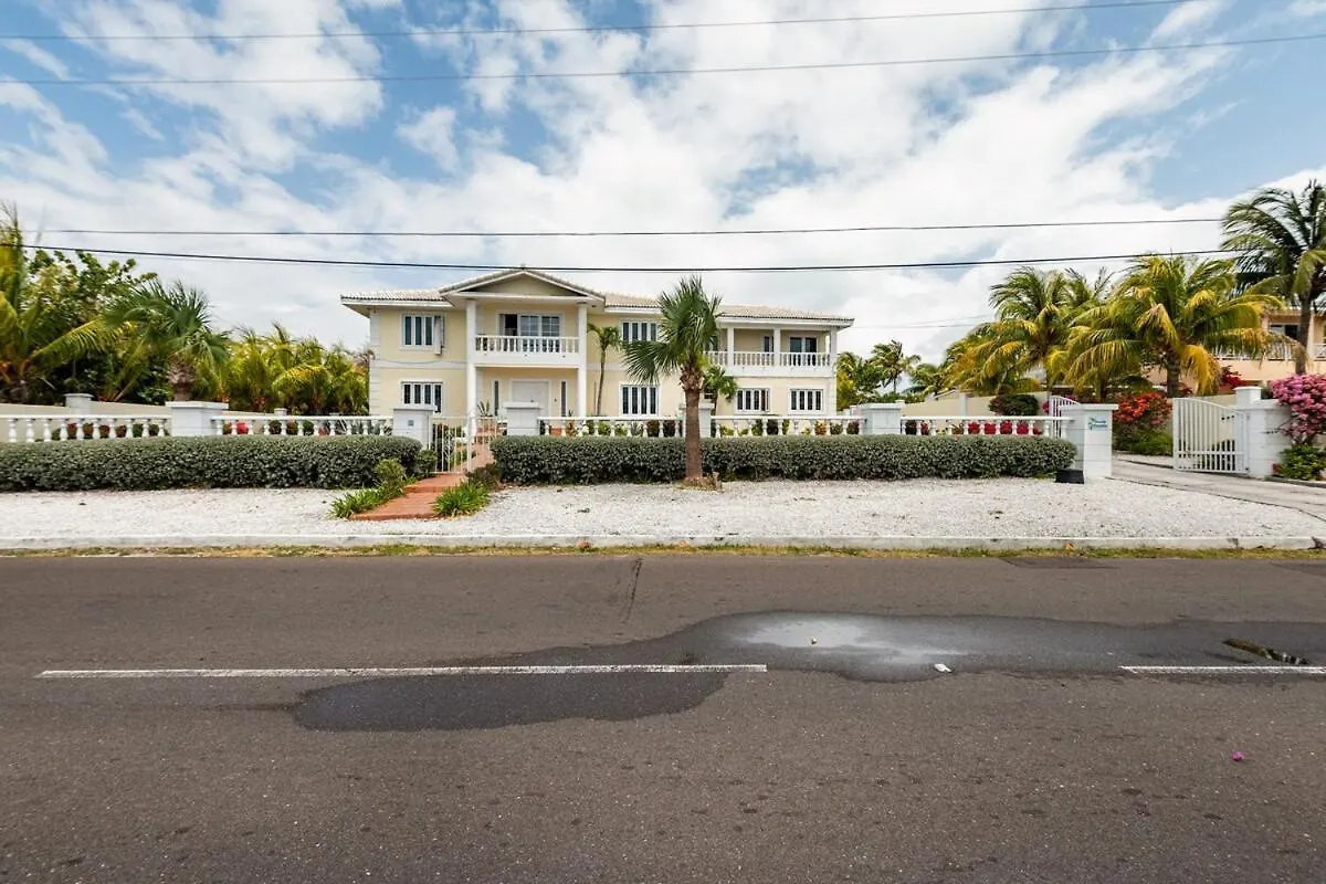 Seaside Paradise Spacious Home With Seven Bedroom - Steps To Sea! Nassau 0*,  Bahamas