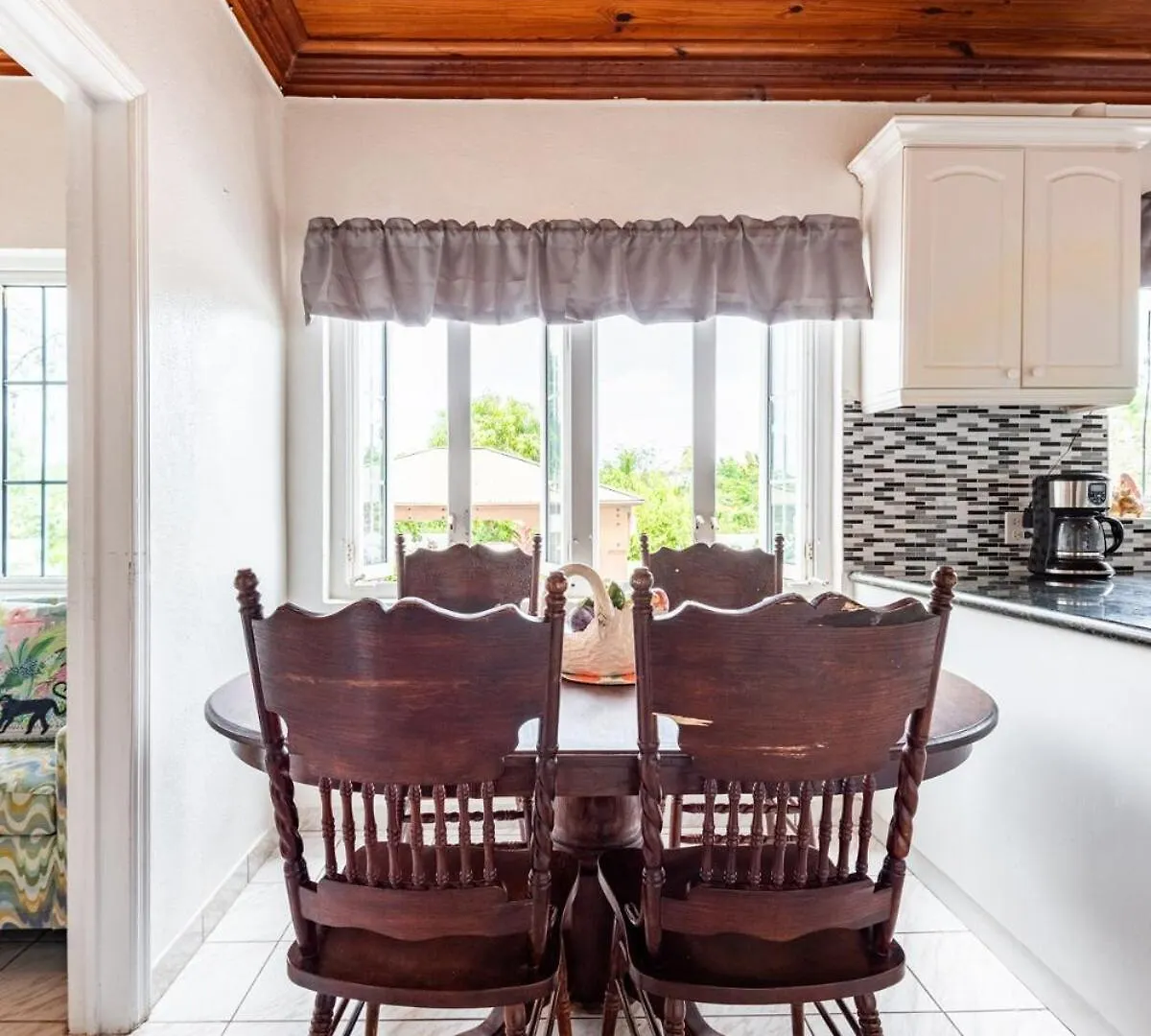 Seaside Paradise Spacious Home With Seven Bedroom - Steps To Sea! Nassau Feriehus