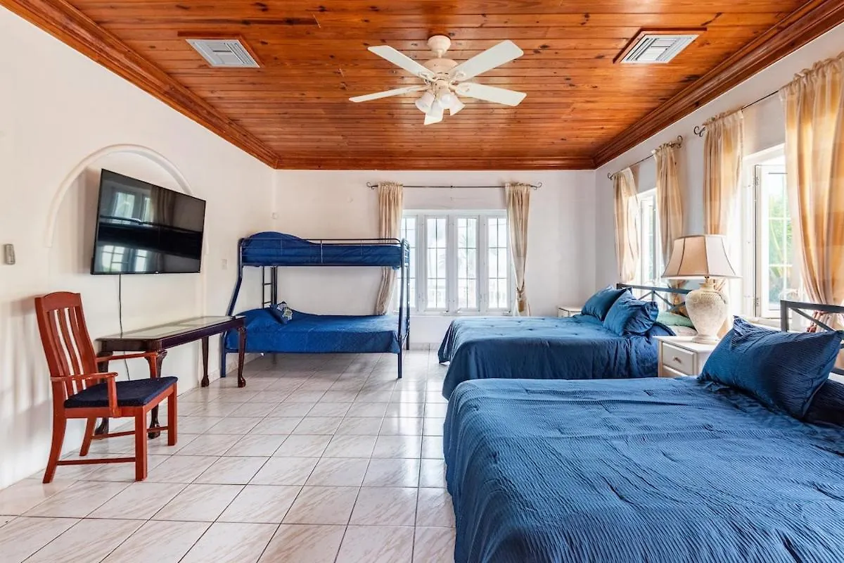 Seaside Paradise Spacious Home With Seven Bedroom - Steps To Sea! Nassau Feriehus