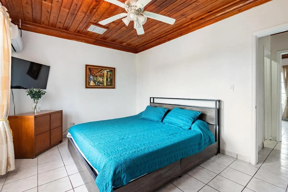 Feriehus Seaside Paradise Spacious Home With Seven Bedroom - Steps To Sea! Nassau Bahamas
