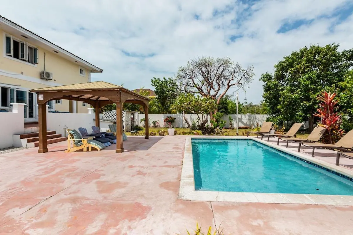 Feriehus Seaside Paradise Spacious Home With Seven Bedroom - Steps To Sea! Nassau
